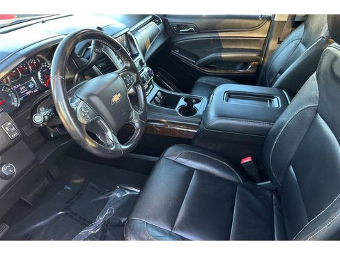 Used 2019 Chevrolet Suburban LT image 12