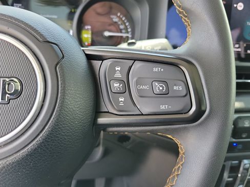 Used 2024 Jeep Wrangler Unlimited AWD/4WD image 26