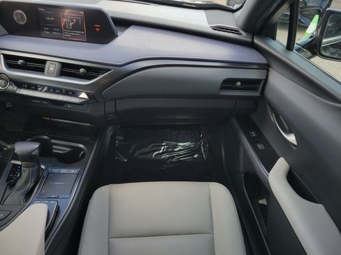 Used 2022 Lexus UX 200 w/ Accessory Package (Z2) FWD image 16