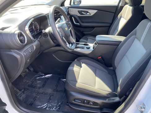 Used 2025 Chevrolet Blazer LT AWD/4WD image 19