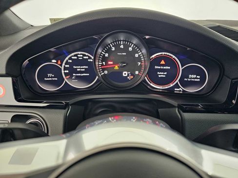 Used 2023 Porsche Cayenne Platinum Edition image 23