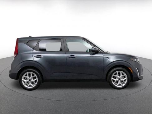 Used 2025 Kia Soul LX w/ LX Technology Package FWD image 10
