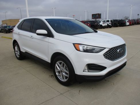 Used 2024 Ford Edge SEL w/ Convenience Package image 9