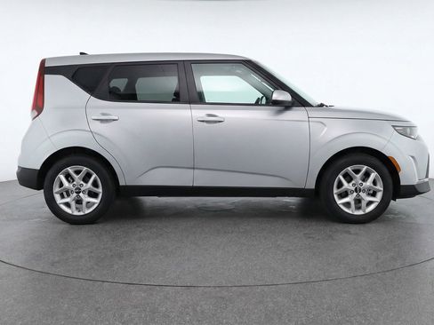 Used 2025 Kia Soul LX w/ LX Technology Package image 11