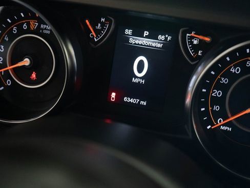 Used 2020 Jeep Gladiator Sport image 22