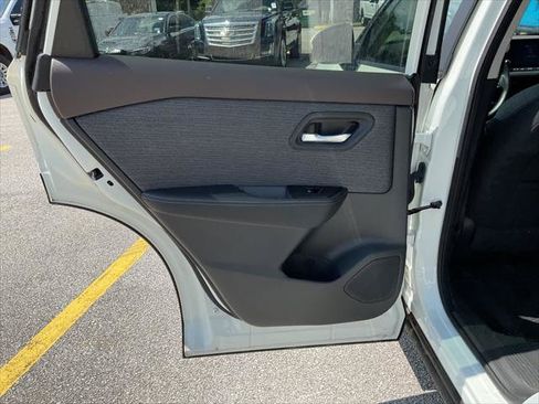 Used 2022 Nissan Rogue SV FWD image 16
