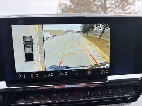 Used 2024 Chevrolet Silverado 1500 ZR2 w/ Technology Package image 7