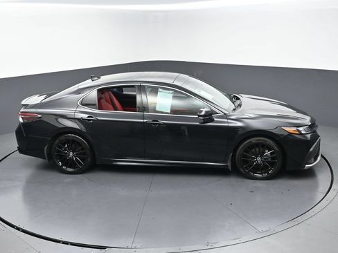 Used 2022 Toyota Camry XSE FWD image 7