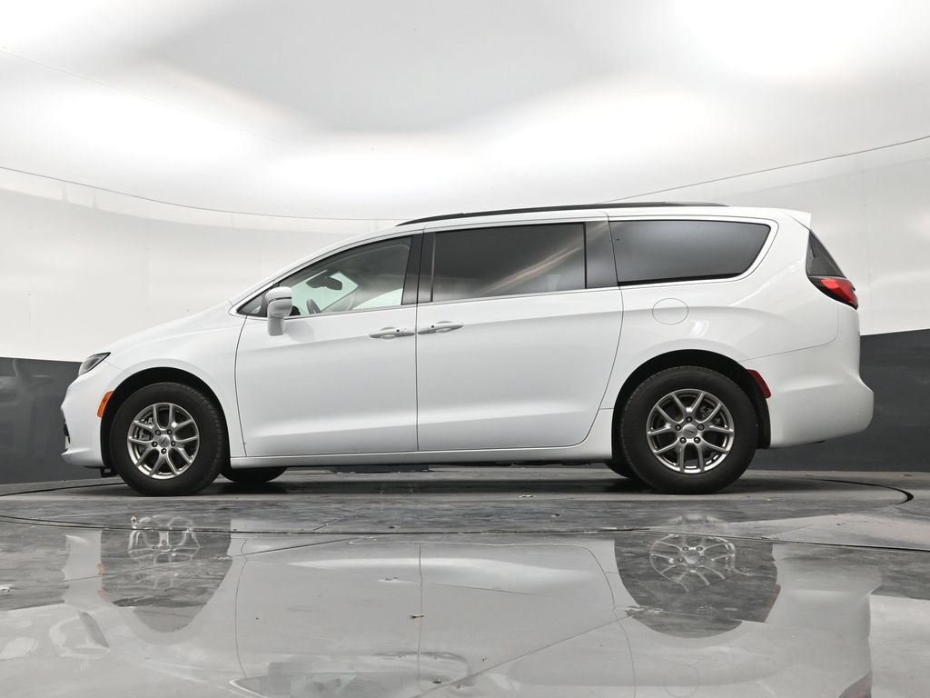 Used 2021 Chrysler Pacifica Touring FWD image 20