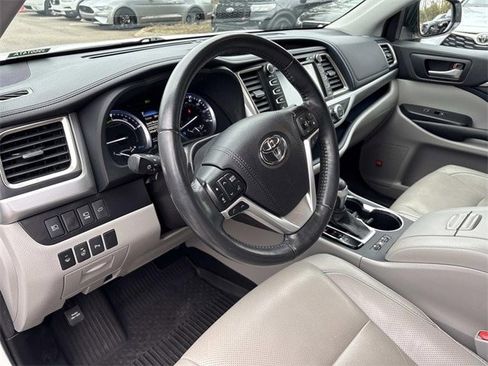 Used 2019 Toyota Highlander Limited image 32