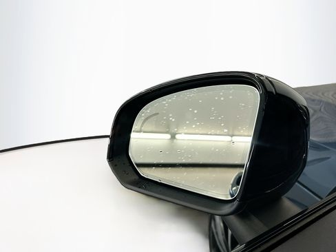 Used 2022 Volvo XC40 P8 Recharge Plus image 16