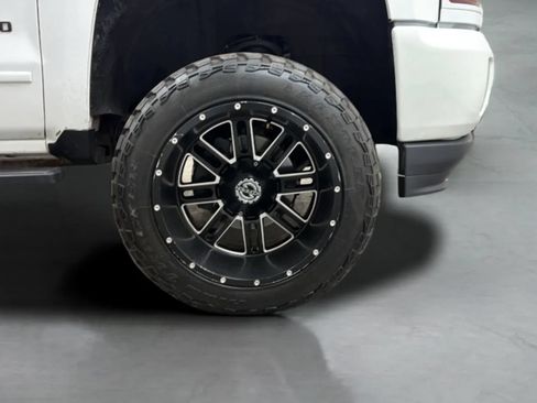 Used 2017 Chevrolet Silverado 1500 LT w/ All Star Edition AWD/4WD image 24