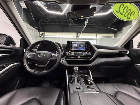 Used 2022 Toyota Highlander XLE image 13