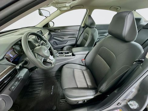 Used 2024 Nissan Altima 2.5 SV FWD image 13