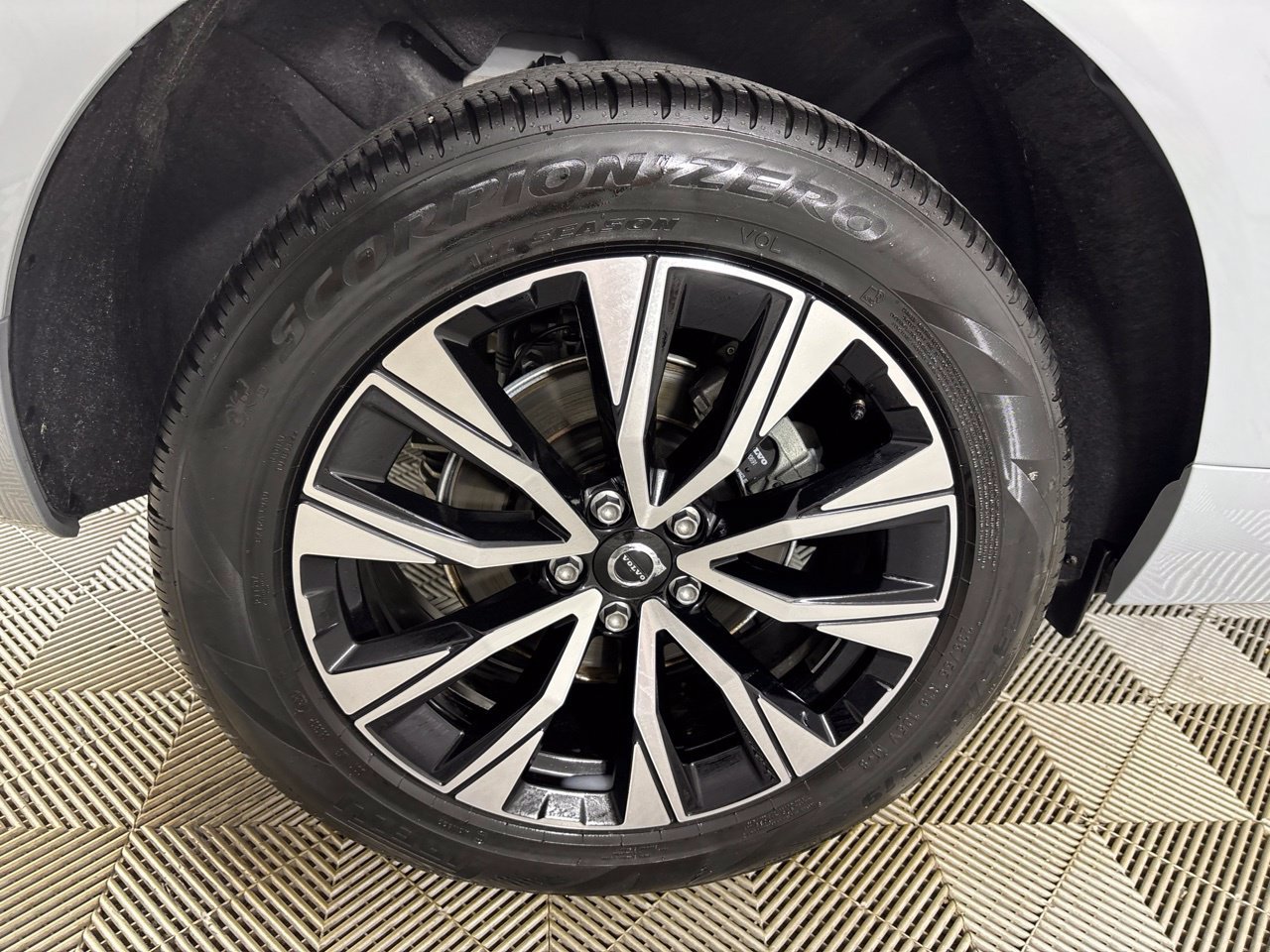 Used 2024 Volvo XC60 B5 Core AWD/4WD image 33