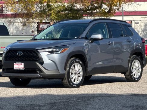 Certified 2022 Toyota Corolla Cross LE image 7