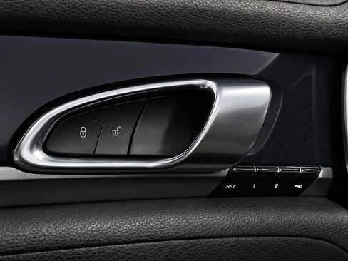 Used 2014 Porsche Panamera S RWD image 38