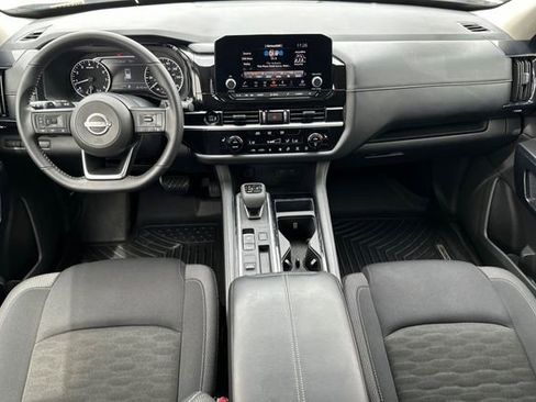 Used 2025 Nissan Pathfinder SV FWD image 12