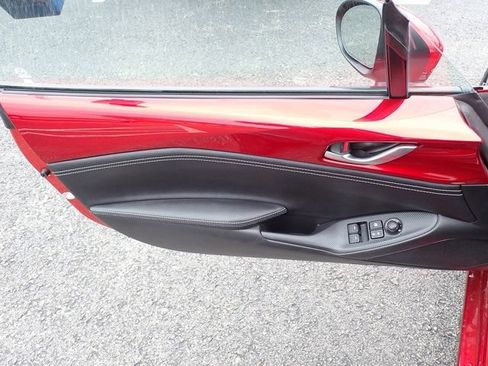 Used 2025 MAZDA MX-5 Miata RF Grand Touring RWD image 18