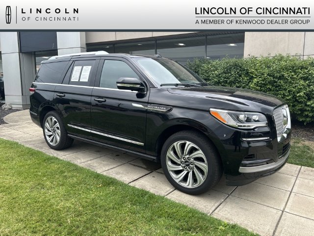 Used 2022 Lincoln Navigator Reserve AWD/4WD image 1