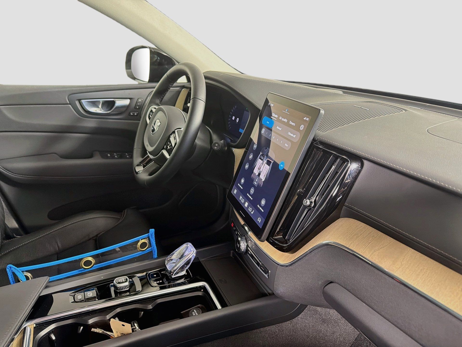 Certified 2026 Volvo XC60 B5 Ultra AWD/4WD image 31