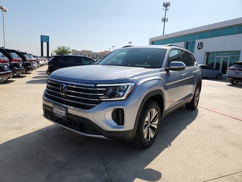 New 2026 Volkswagen Atlas SE FWD image 3