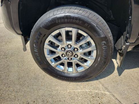 Certified 2026 Toyota Tacoma Limited AWD/4WD image 33