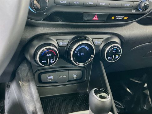 Used 2023 Hyundai Venue SEL FWD image 15