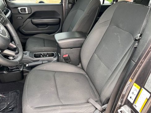 Used 2018 Jeep Wrangler Unlimited Sport S image 13