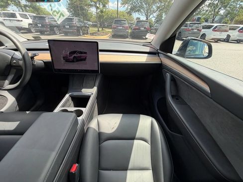 Used 2024 Tesla Model Y Long Range AWD/4WD image 19