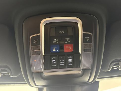 Used 2024 RAM 2500 Limited AWD/4WD image 38