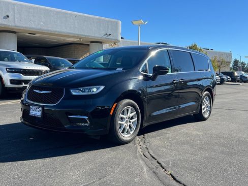 Certified 2024 Chrysler Pacifica Touring-L image 2