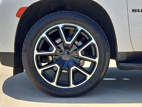 Used 2022 Chevrolet Suburban RST w/ Luxury Package RWD image 12