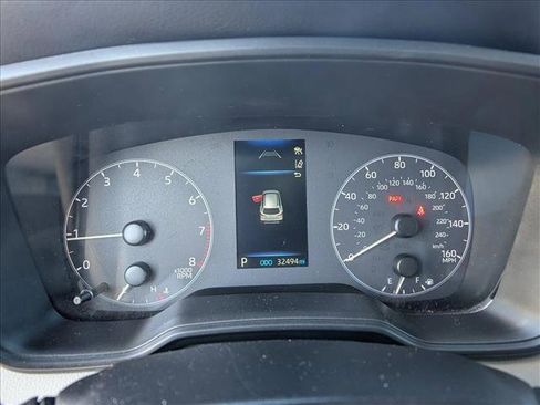 Used 2024 Toyota Corolla Cross L image 11