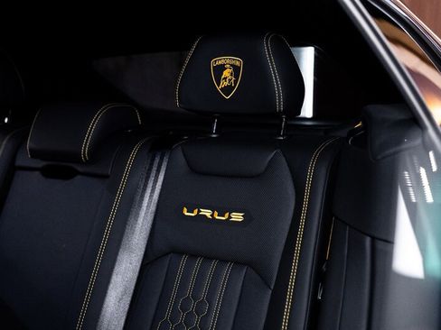 Used 2023 Lamborghini Urus Performante AWD/4WD image 12
