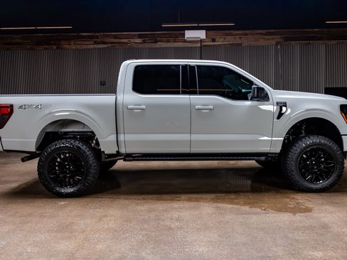 Used 2026 Ford F150 XLT w/ XLT Black Appearance Package AWD/4WD image 11