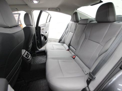 Used 2025 Subaru Legacy Limited image 34