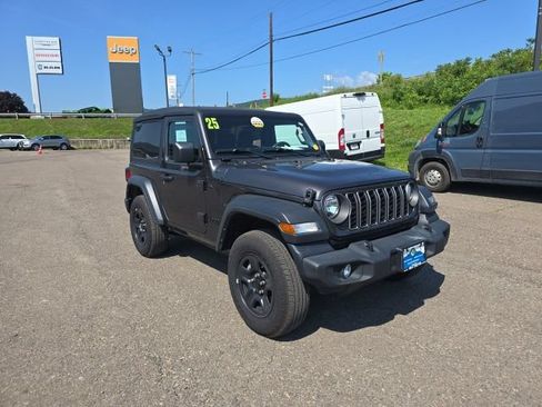 Used 2025 Jeep Wrangler Sport AWD/4WD image 2