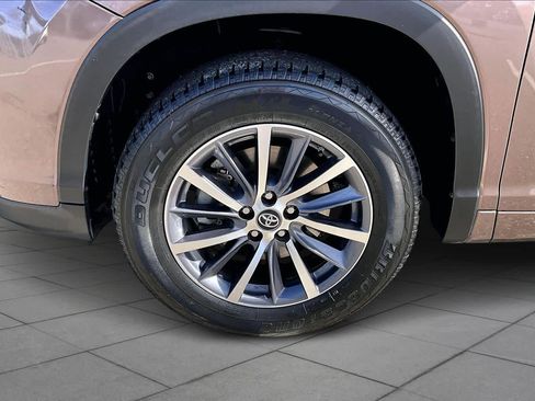 Used 2017 Toyota Highlander XLE image 10