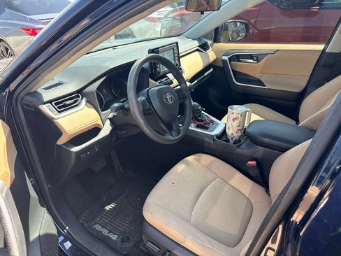 Used 2020 Toyota RAV4 XLE FWD image 6