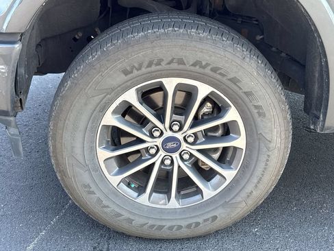 Used 2019 Ford F150 XLT w/ Equipment Group 302A Luxury AWD/4WD image 8