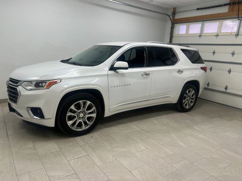 Used 2018 Chevrolet Traverse Premier image 2