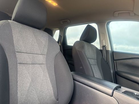 Used 2024 Nissan Rogue SV image 27