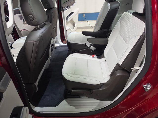 Certified 2025 GMC Acadia Denali w/ Super Cruise Package AWD/4WD image 14