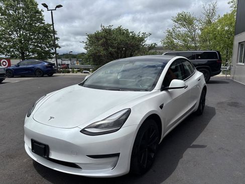 Used 2023 Tesla Model 3 Standard Range RWD image 4