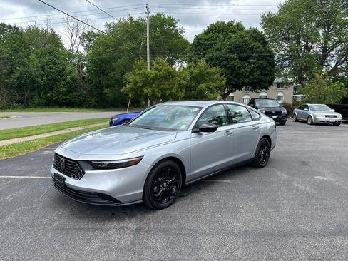 Certified 2025 Honda Accord SE image 9