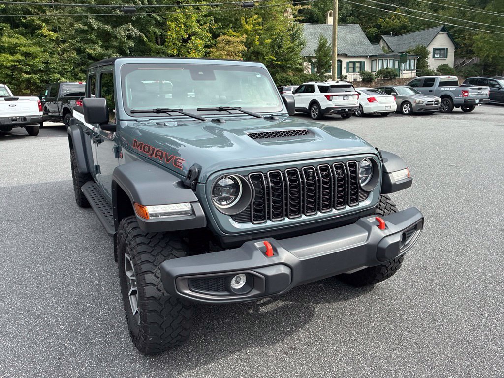 Used 2024 Jeep Gladiator Mojave w/ Technology Group AWD/4WD image 2