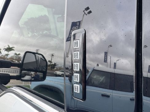 Used 2022 Ford F450 Limited w/ FX4 Off-Road Package image 20