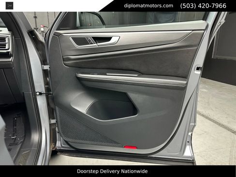 Used 2024 Volkswagen Atlas Cross Sport SE image 35