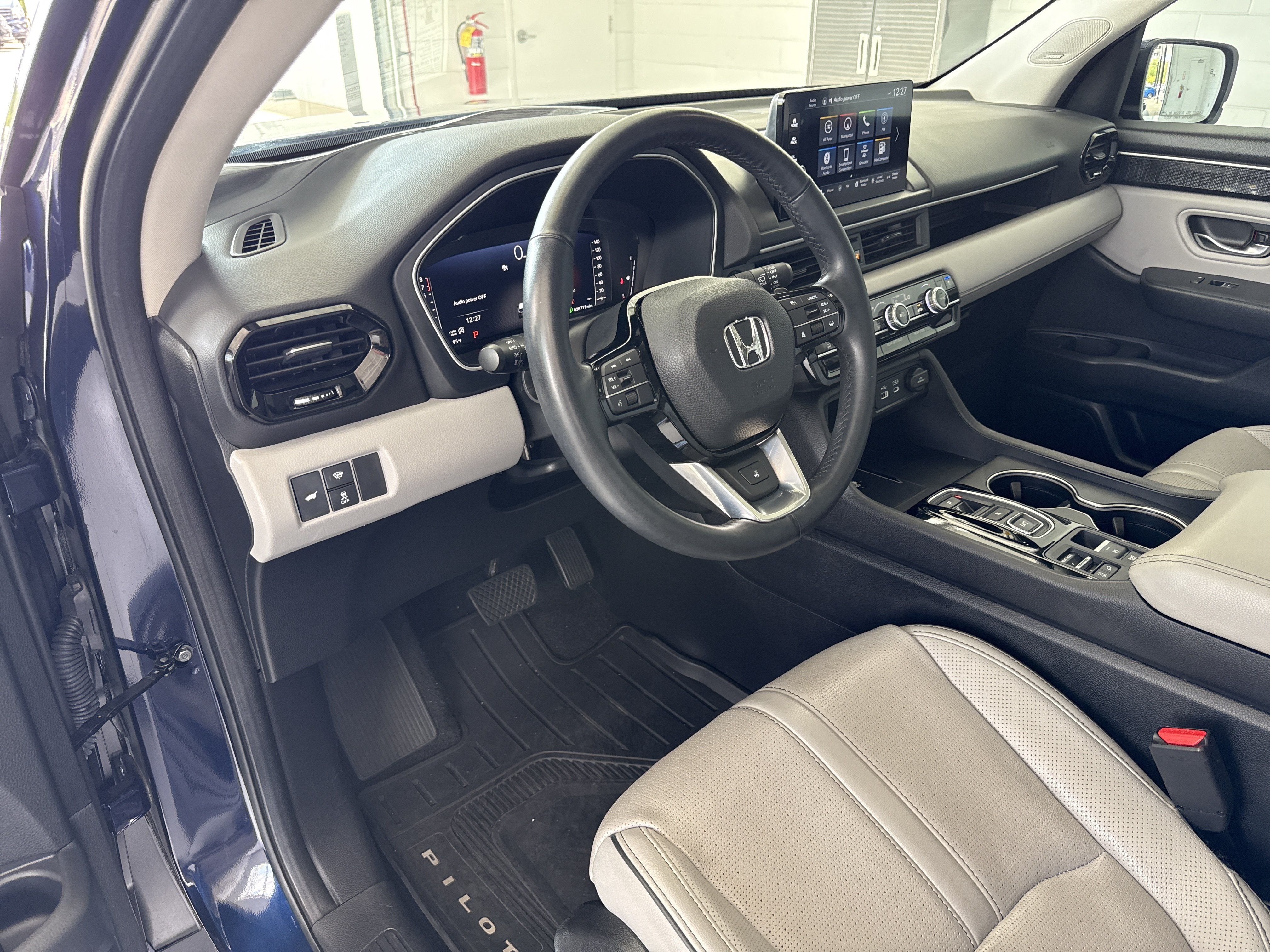 Used 2023 Honda Pilot Elite image 21